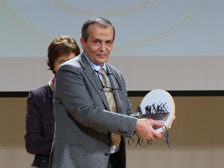 البروفسور سليمان بركة يحصل على جائزة (رينتا بورلون) العالمية لعلوم الفضاء والفلك.